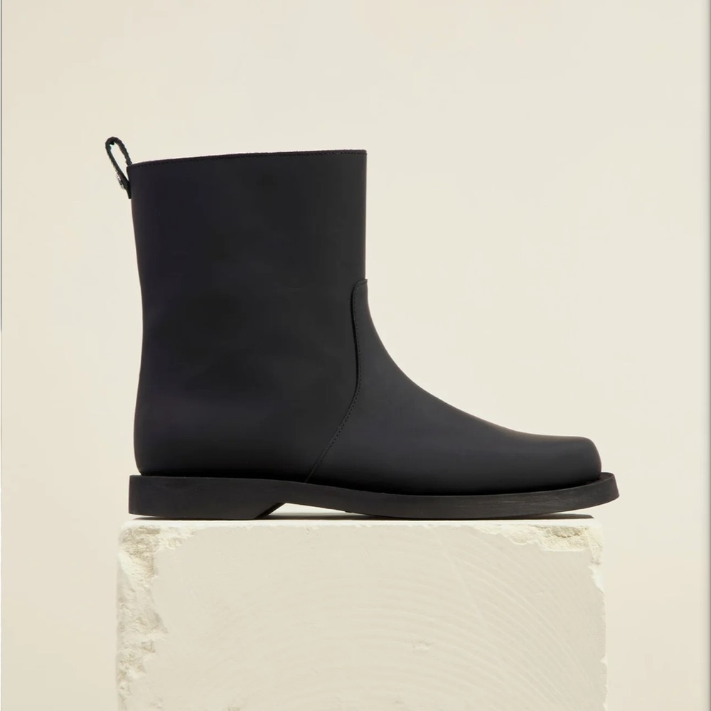*BRAND NEW* Black Leather Boot Dear Frances size 37